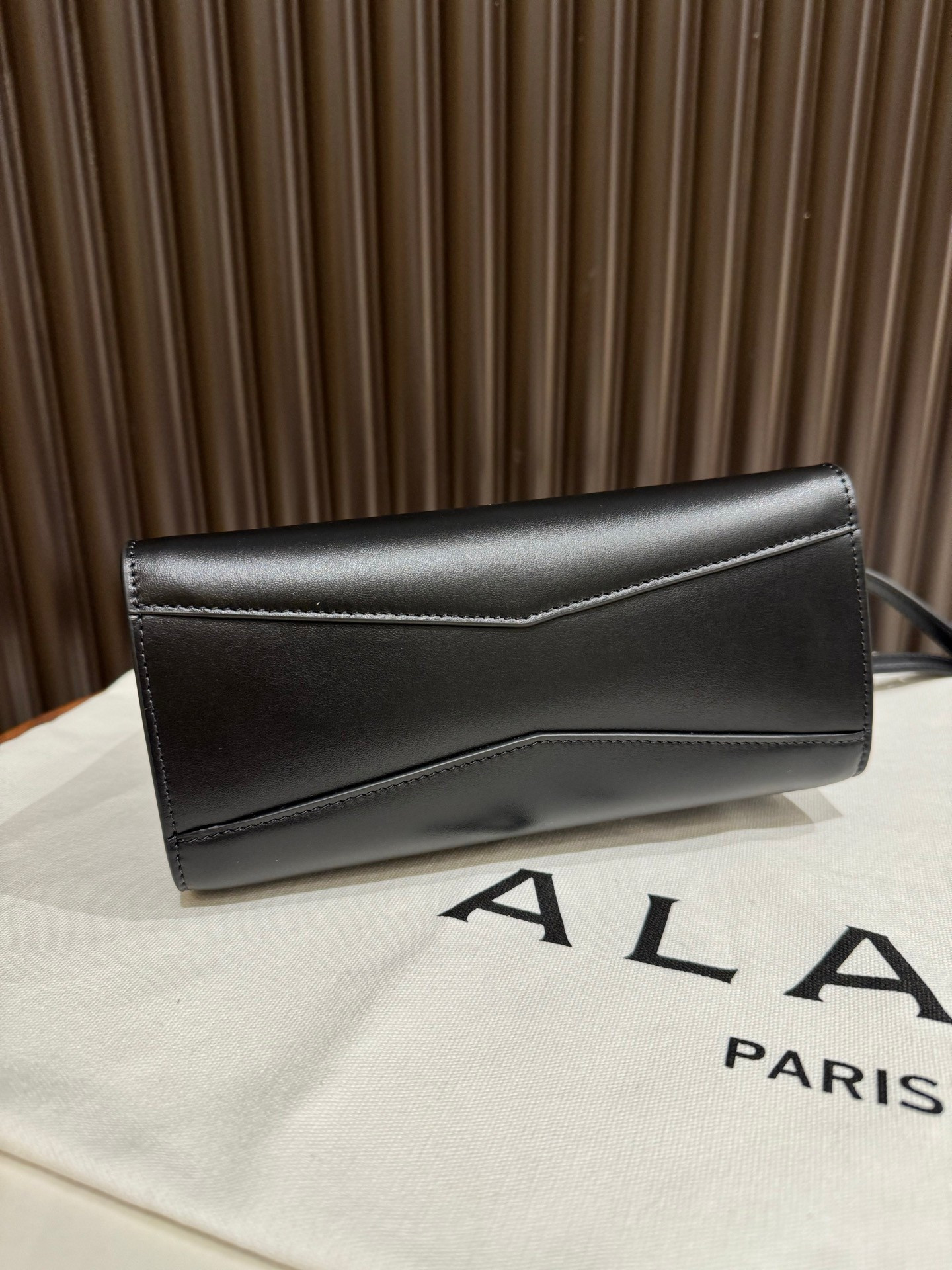 ALAÏA LE CLICK SMALL SQUARE BAG 20x15x9cm