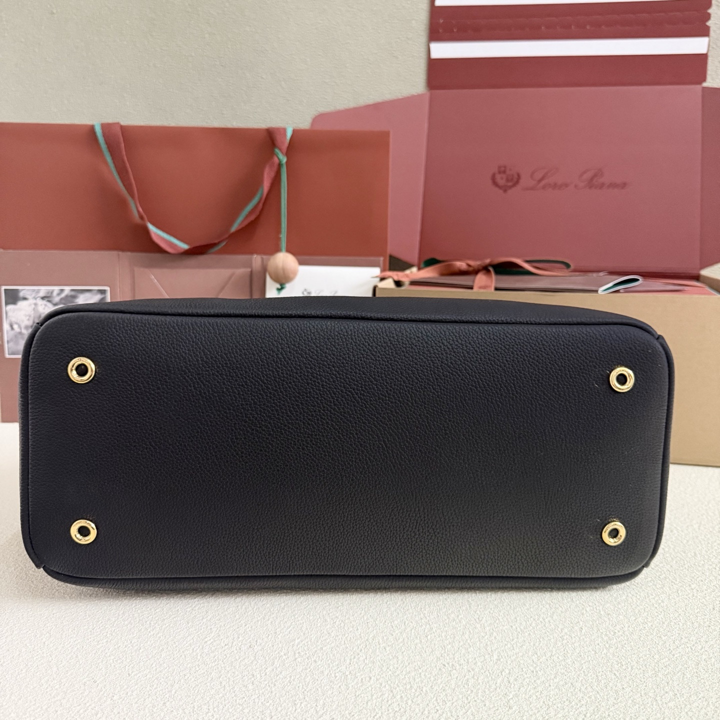 L**o p*ana needle 38x22x16cm