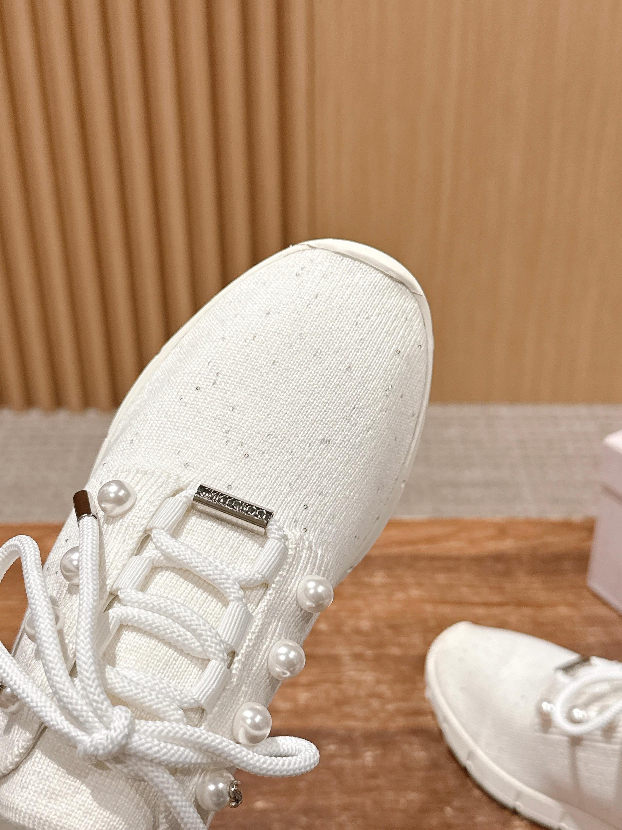 ua Ji*y Ch* casual sneakers