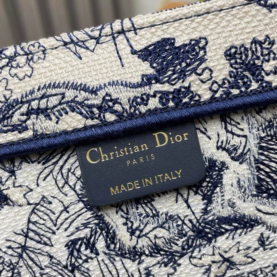 D*or medium D*or book tote