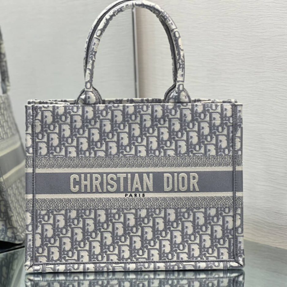 medium D*or book tote
