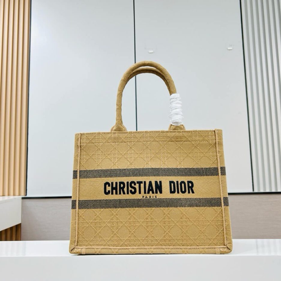 medium D*or book tote