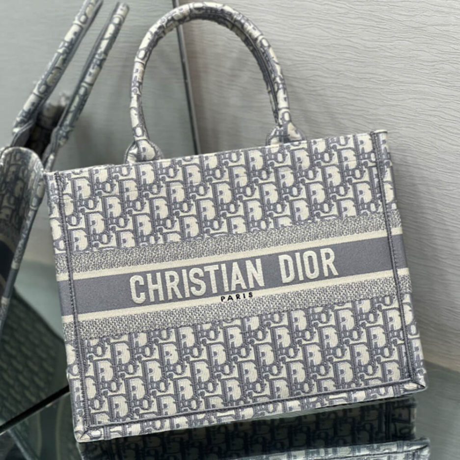 medium D*or book tote