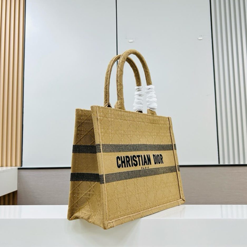 medium D*or book tote