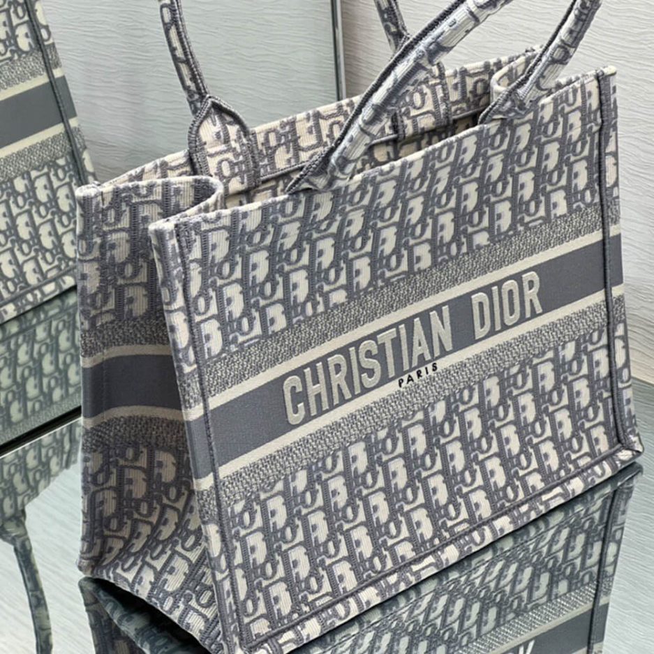 medium D*or book tote