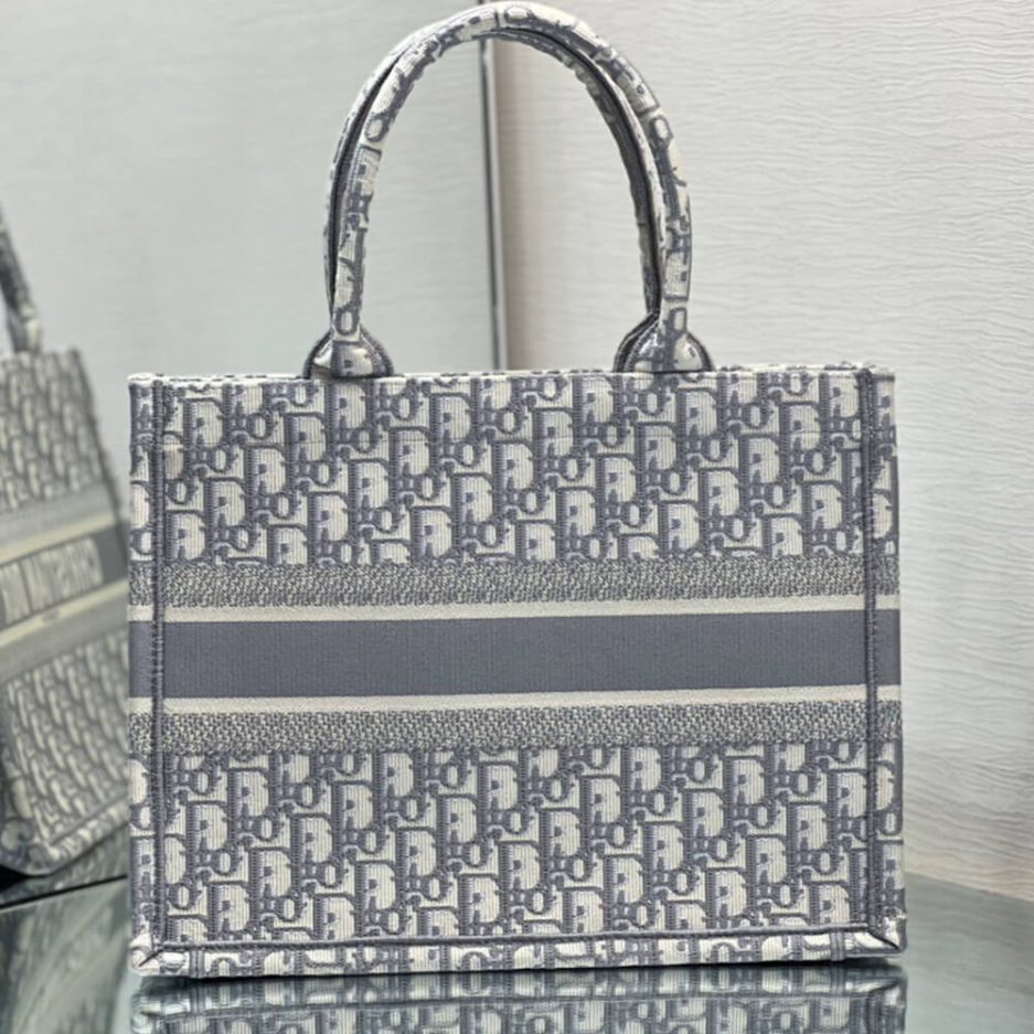 medium D*or book tote