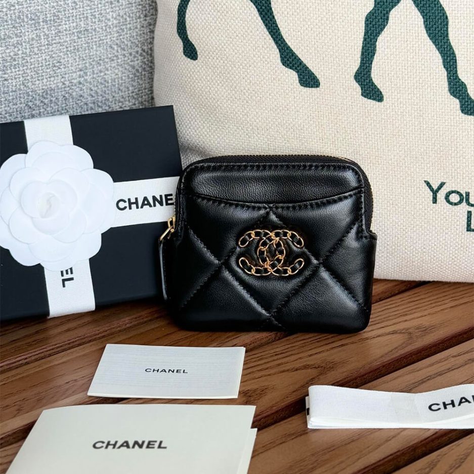 Ch*el 19 zipped coin purse
